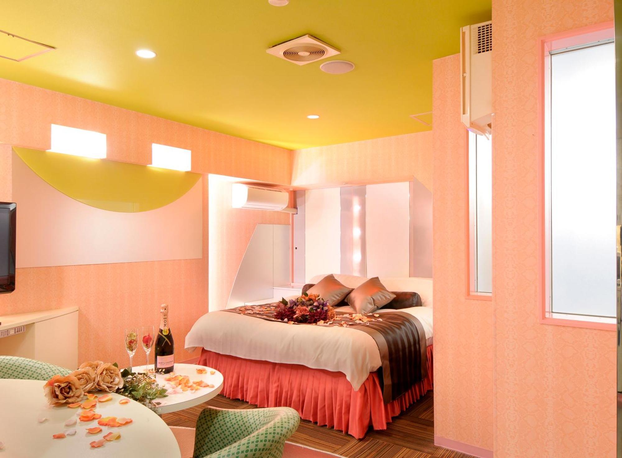 Hotel Love Ikutama -Adult Only Osaka Buitenkant foto