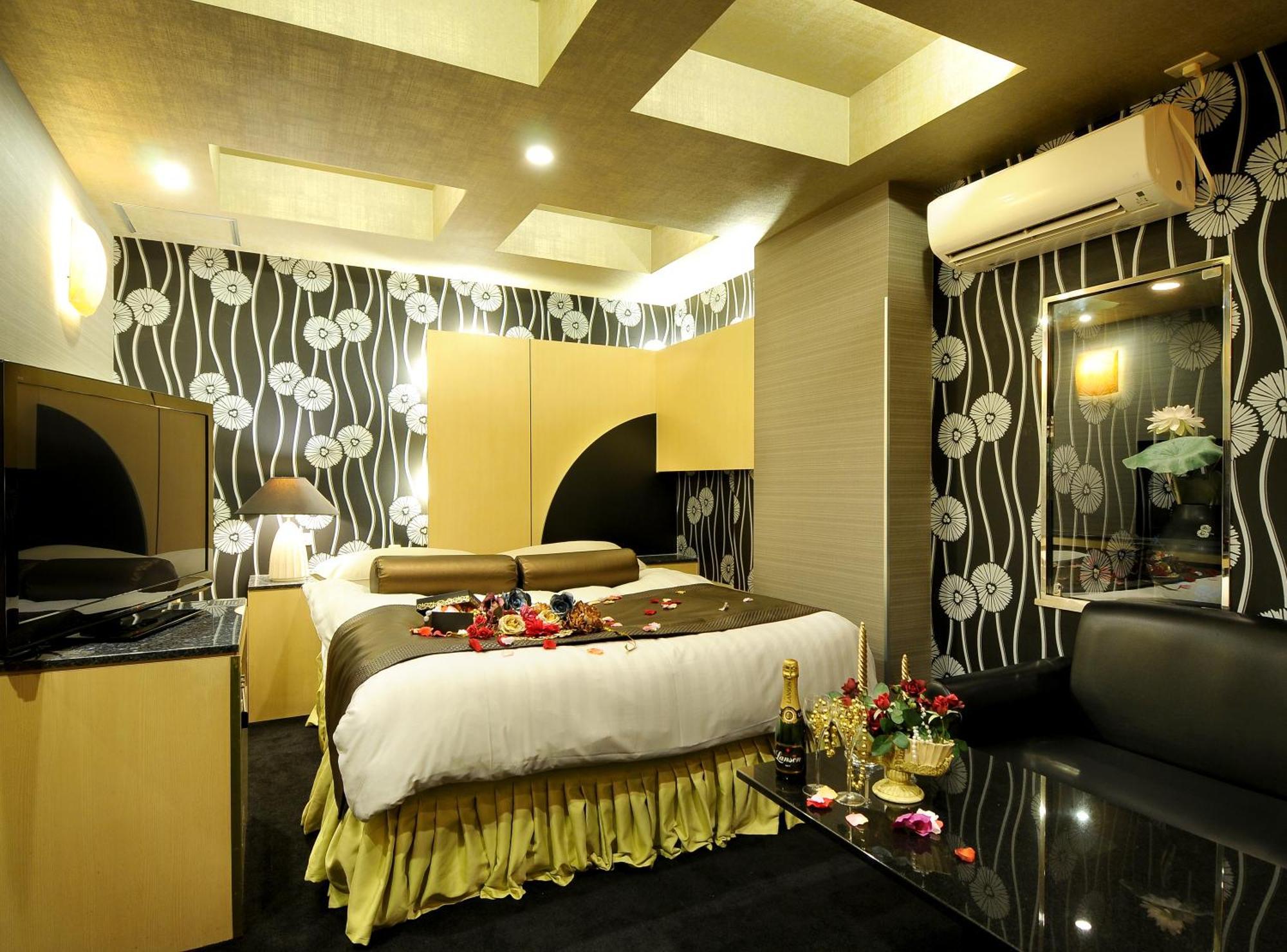 Hotel Love Ikutama -Adult Only Osaka Buitenkant foto