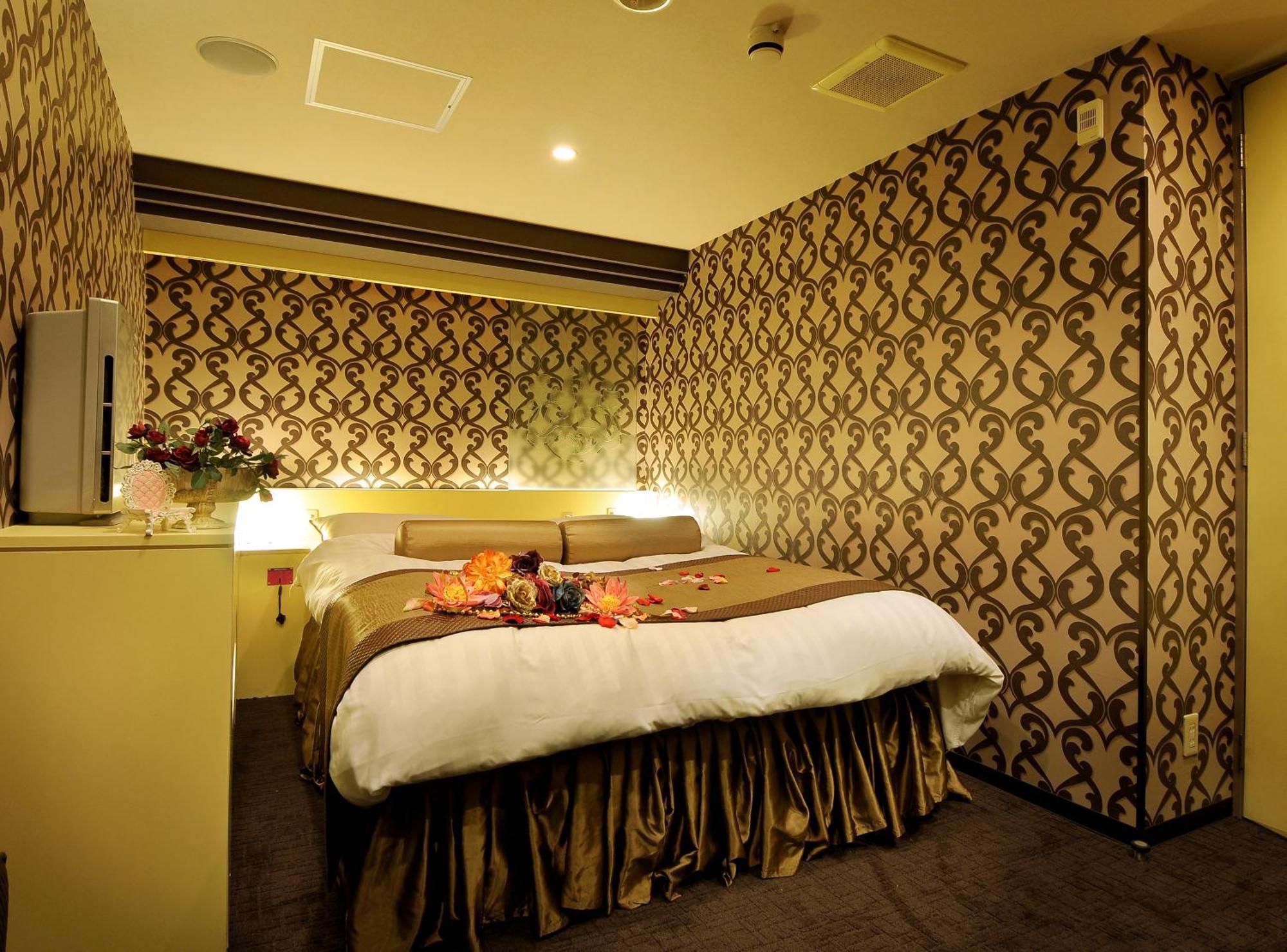 Hotel Love Ikutama -Adult Only Osaka Buitenkant foto