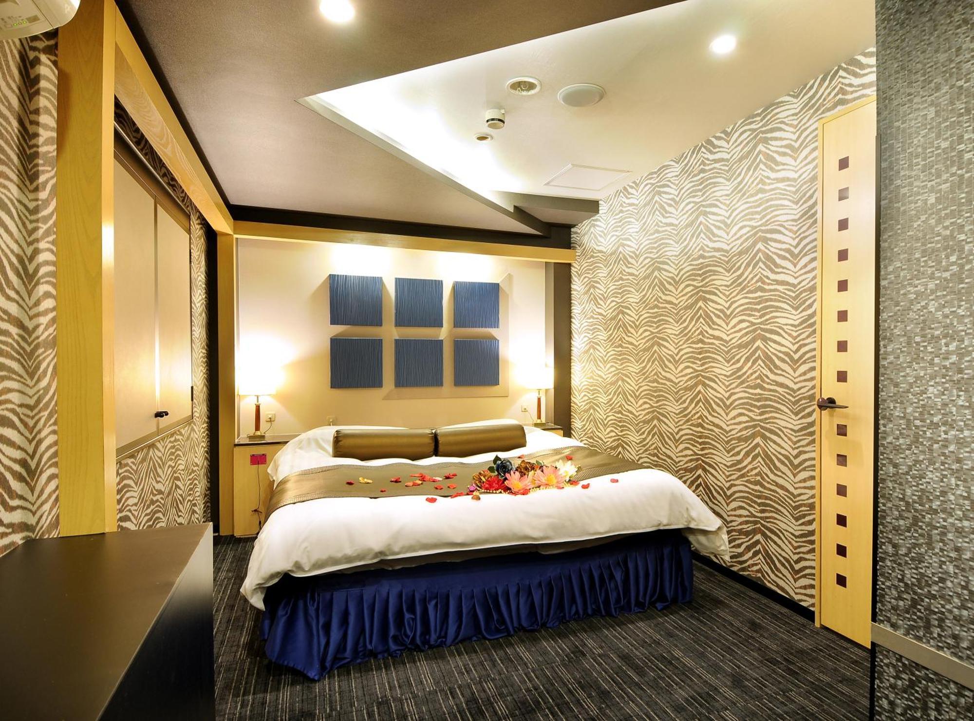 Hotel Love Ikutama -Adult Only Osaka Buitenkant foto