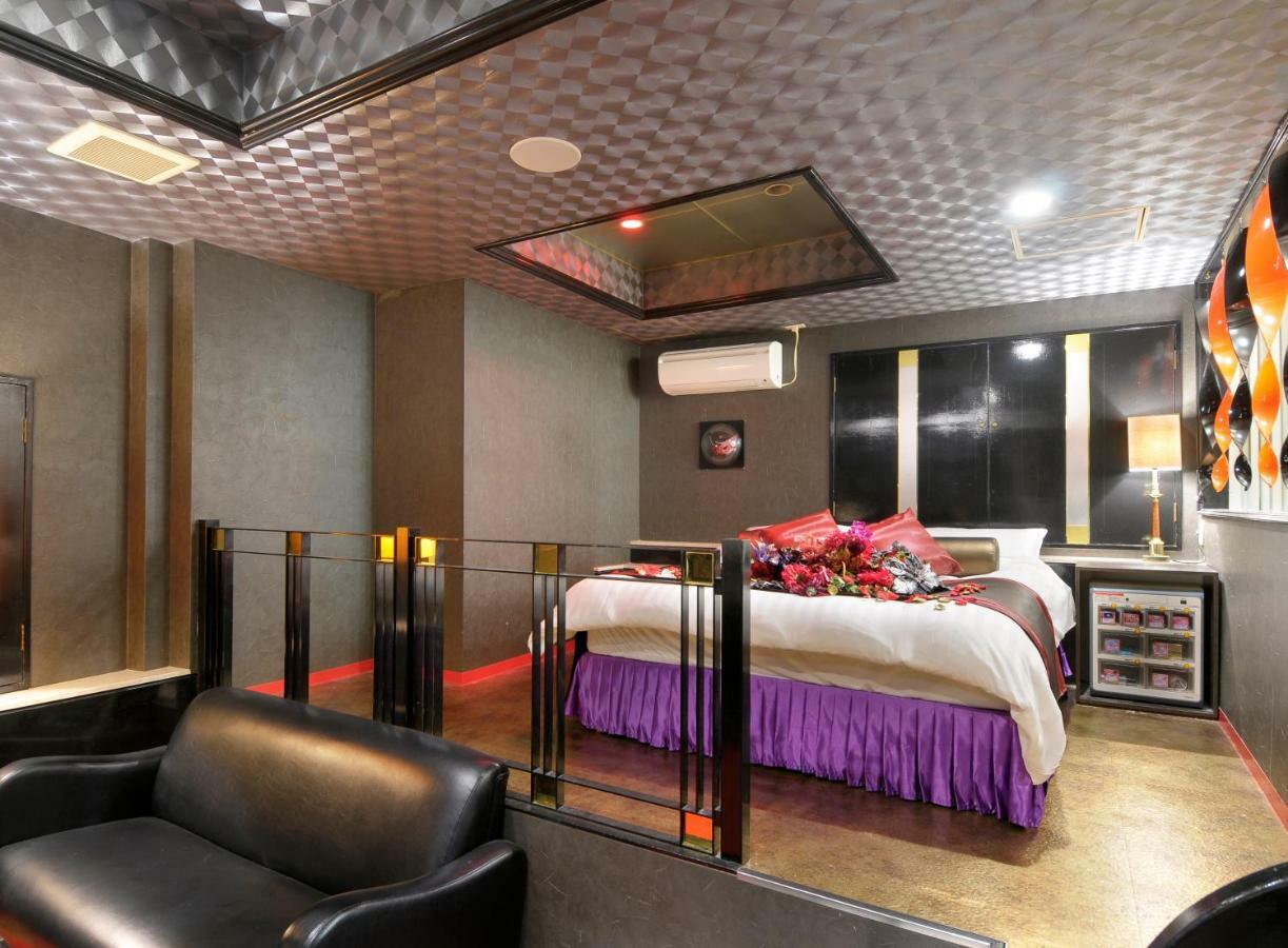 Hotel Love Ikutama -Adult Only Osaka Buitenkant foto